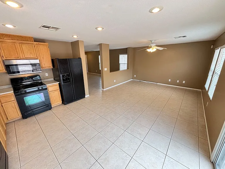 5052 Diamond Ranch Ave — Photo 7