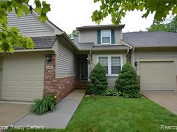 41997 Arrowhead Dr, Novi, MI 48377