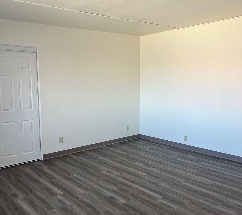 2nd image of 326 7th St S #204