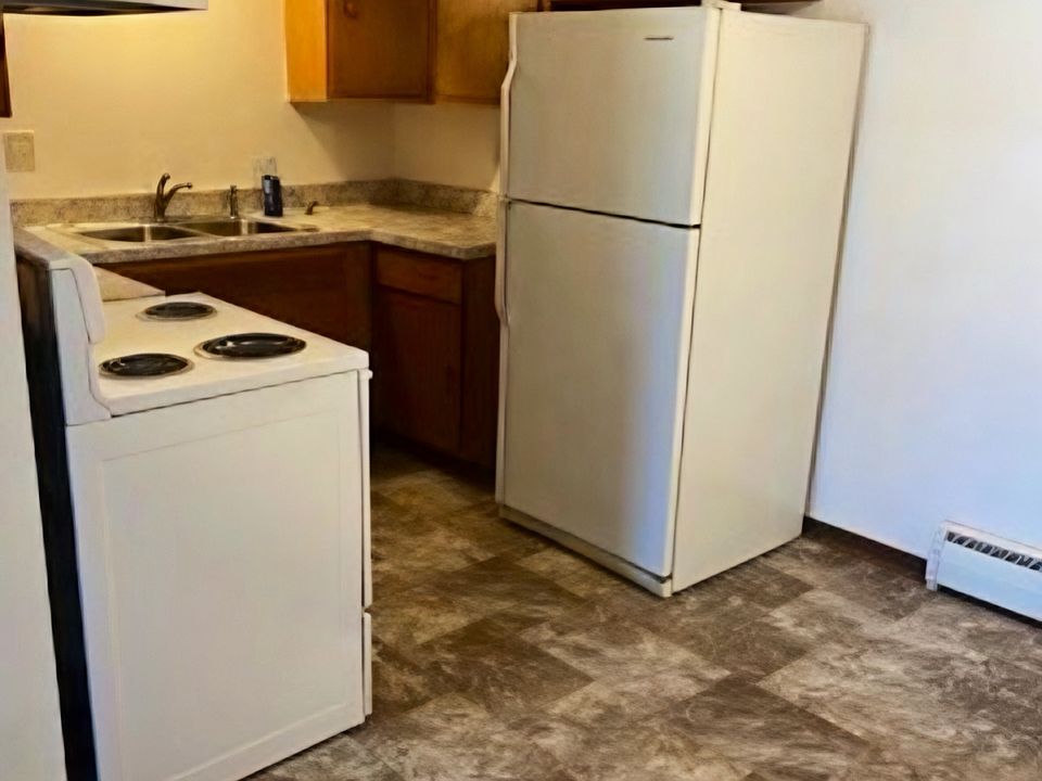 1st image of 629 1st Ave W #8