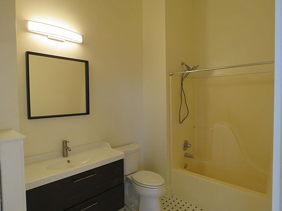 3rd image of 715 Sherman St APT 11