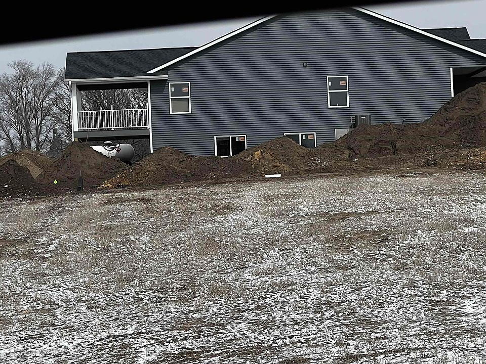 2nd image of 917 Red Oak St