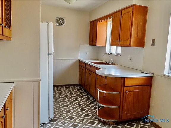 4th image of 1724 Milroy Ave