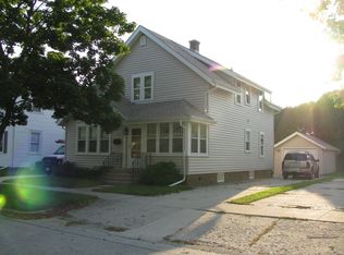 626 S 27th St, Manitowoc, WI 54220