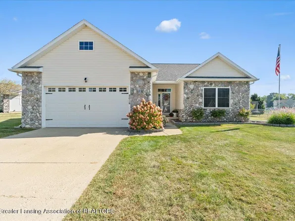 8614 Jacaranda Dr, Dimondale, MI 48821