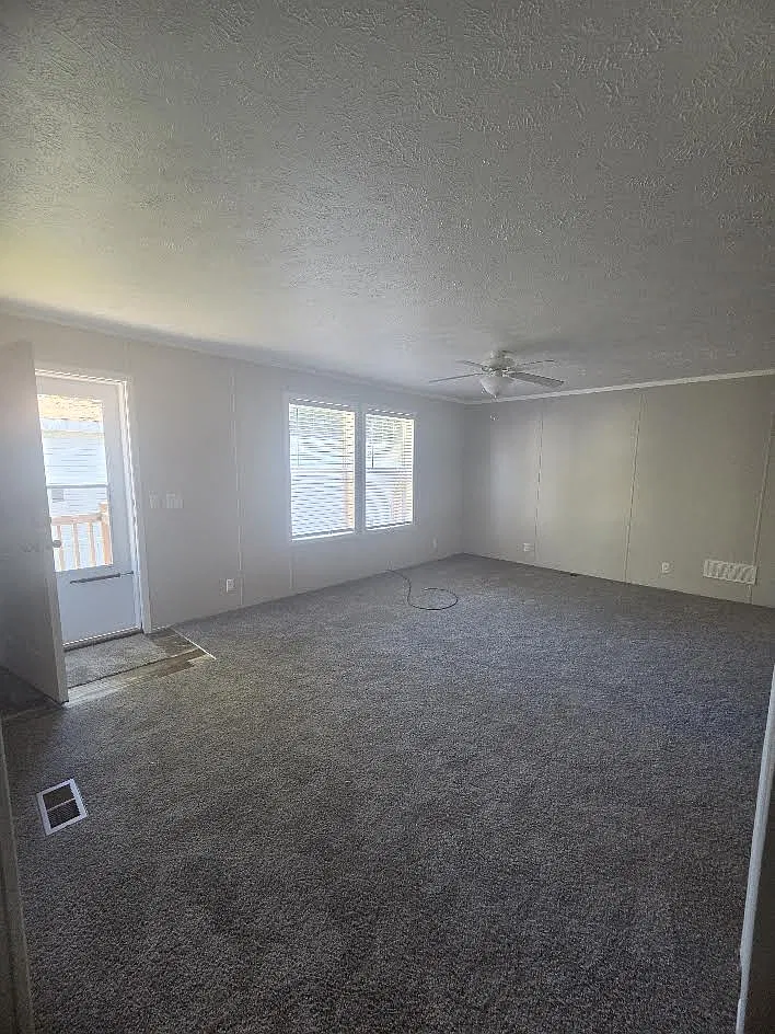 3 bed, 1344 sqft, $1,359 — Photo 2