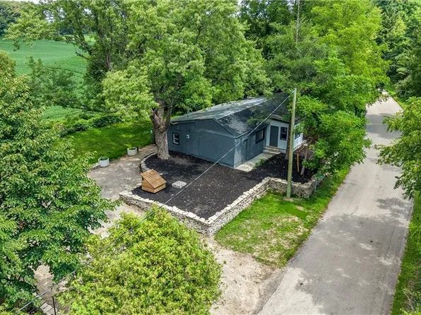 845 Collinson Rd, Hamilton, ON L9H 5E2