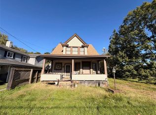 927 Clyde St, Wampum, PA 16157