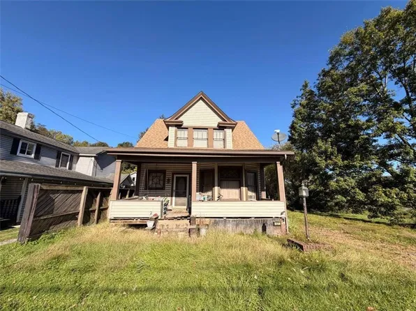 927 Clyde St, Wampum, PA 16157