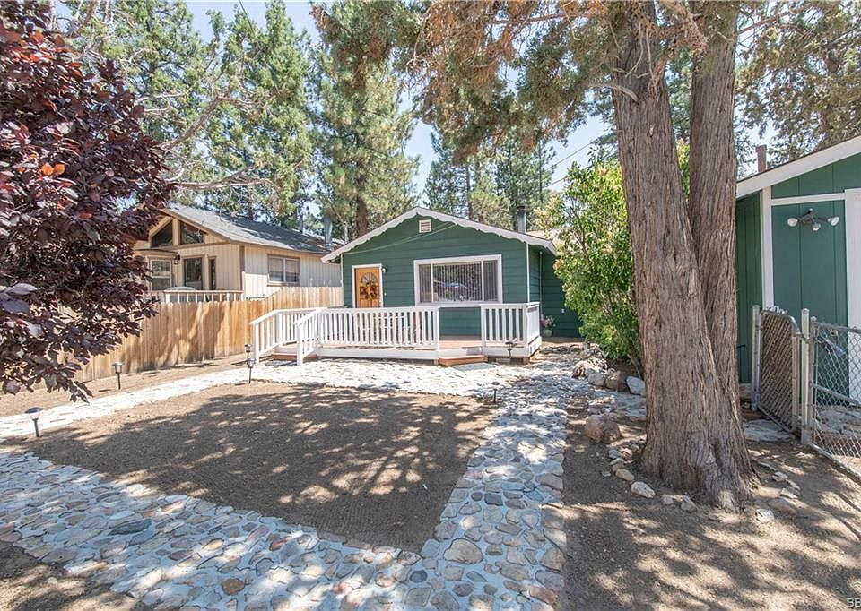 1st image of 2082 8th Ln