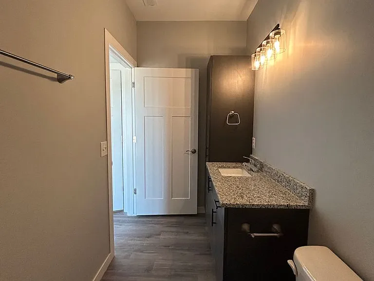 2724 Silver St — Photo 36