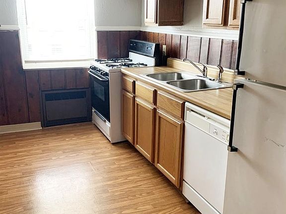 3rd image of 596 Lowell Ave APT 9