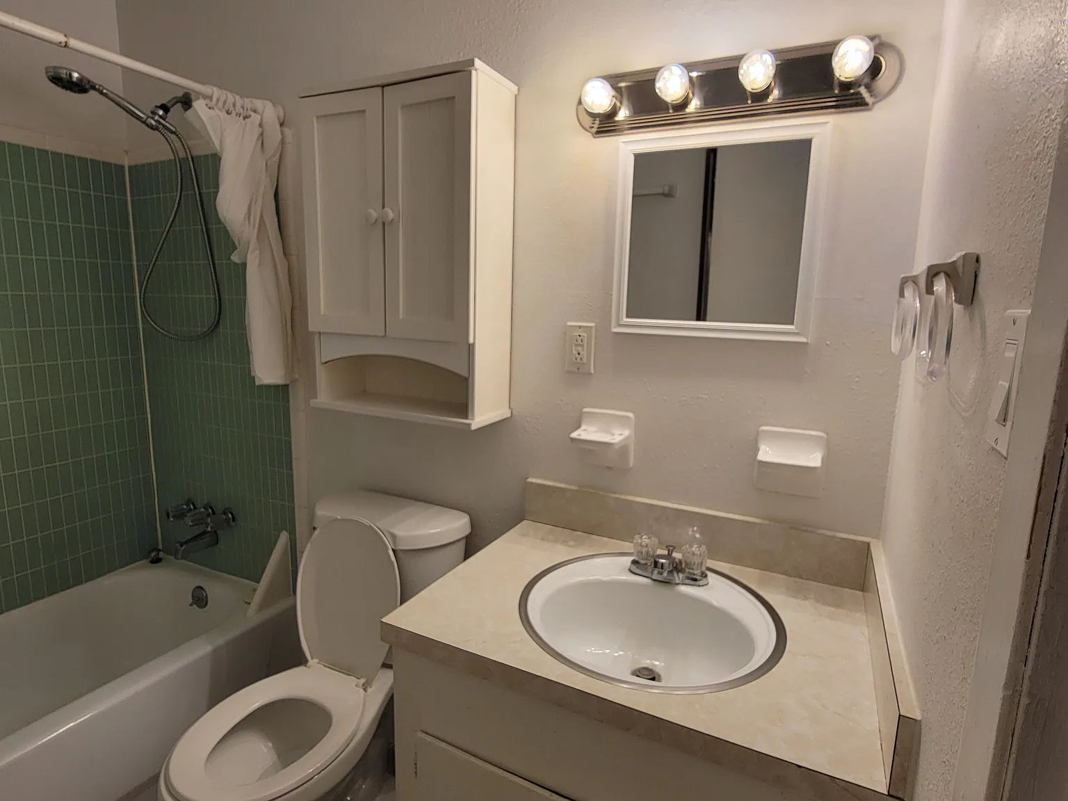 4 bed, 1215 sqft, $725 — Photo 3