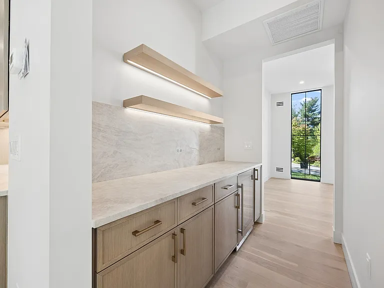 242 Hardenburgh Ave — Photo 7