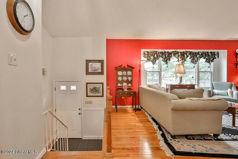 3rd image of 34 Patroon Place