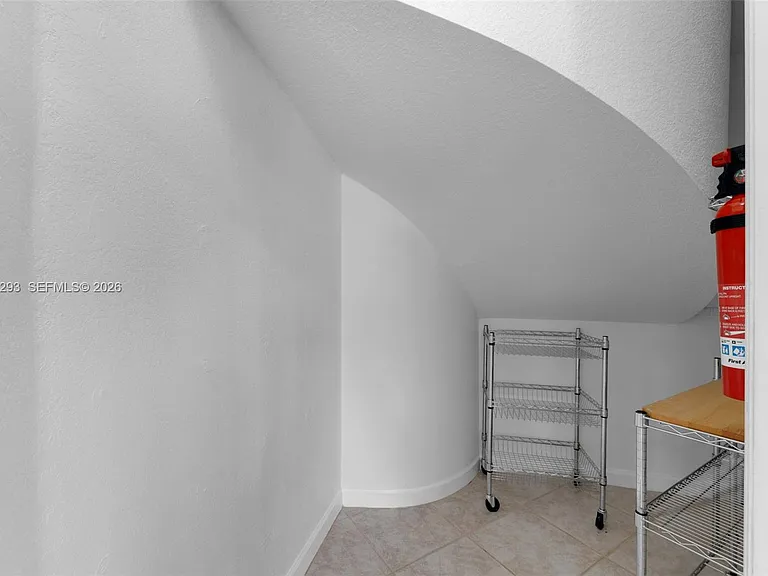 3906 NE 20th St — Photo 16
