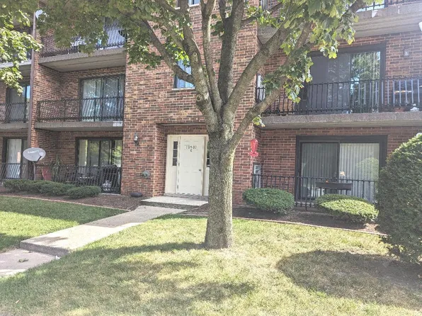 10501 S Highland Ave #305C, Worth, IL 60482
