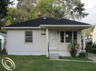 22601 Downing St, Saint Clair Shores, MI 48080