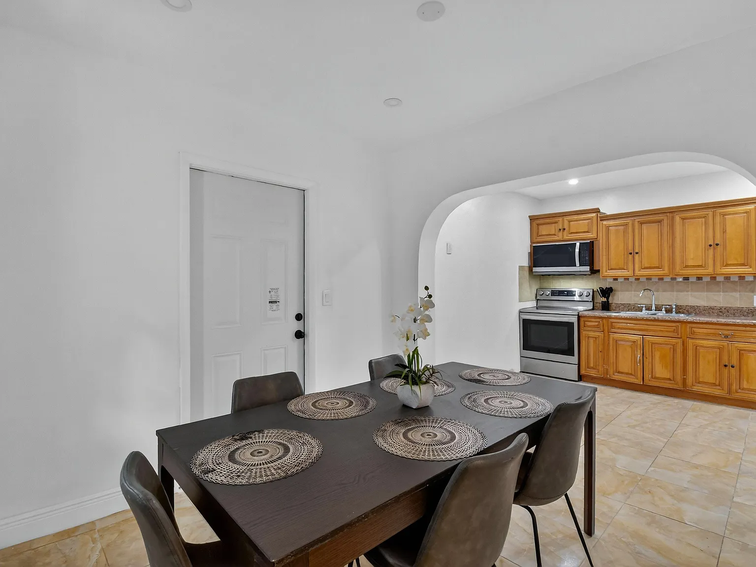 4 bed, 1.0 bath, 1542 sqft, $992 — Photo 4
