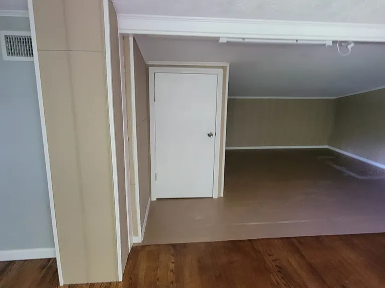 110 Hawthorne Ln — Photo 14