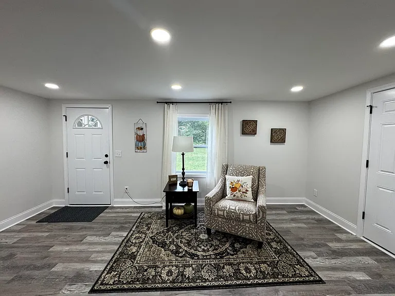 1427 Austin Ave — Photo 12