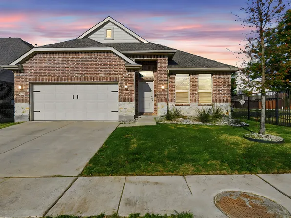 7645 Spring Dr, Watauga, TX 76148