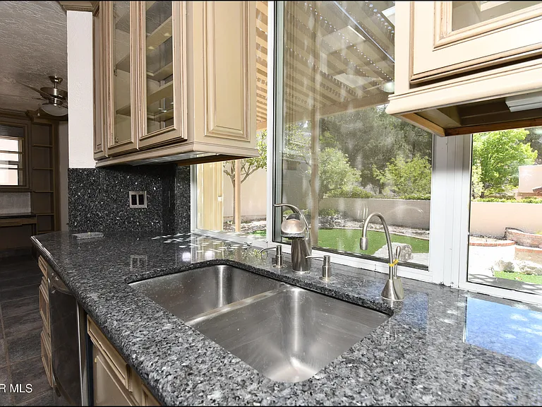 1004 Los Jardines Cir — Photo 17