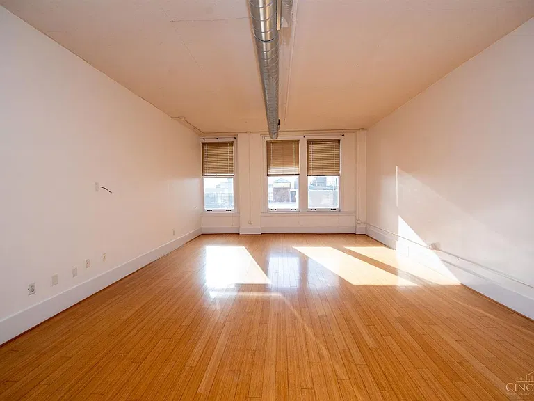18 E 4th St #501 — Photo 4