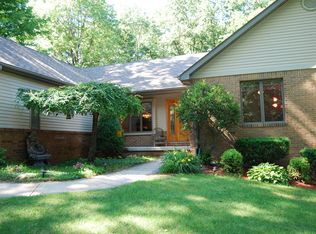 3581 Crestwood Dr, Lapeer, MI 48446