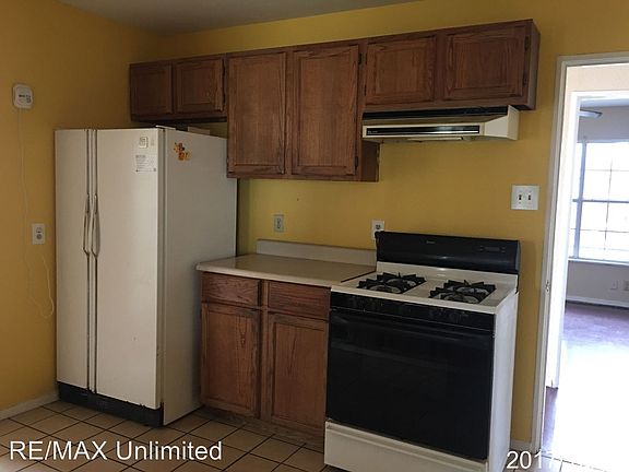 5th image of 402 E Vestal Pl