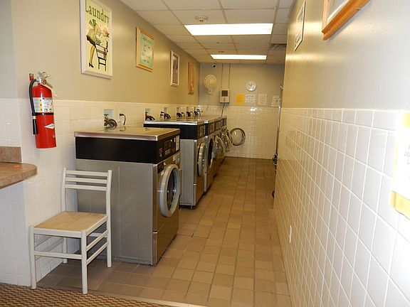 5th image of 11624 Grosvenor Ln APT 3C