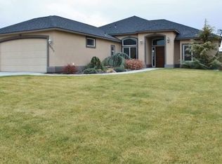 16925 S Fairview Loop, Kennewick, WA 99338