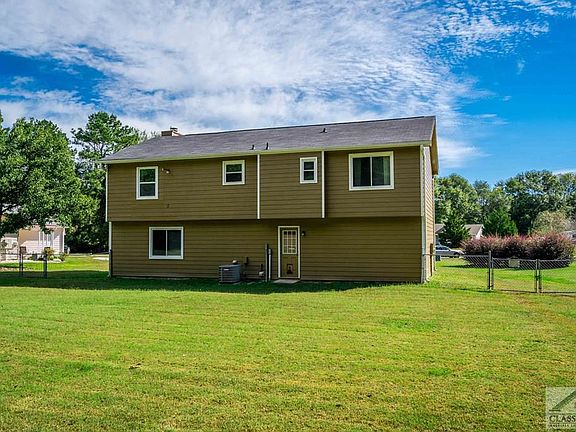 3rd image of 3320 Brookview Dr