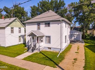 313 4th St SE, Valley City, ND 58072