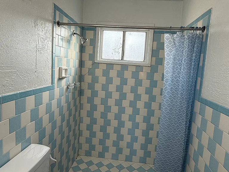 2704 S Avenue B #4 — Photo 12
