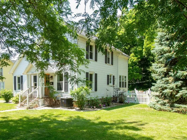 211 N Ferry DRIVE, Lake Mills, WI 53551