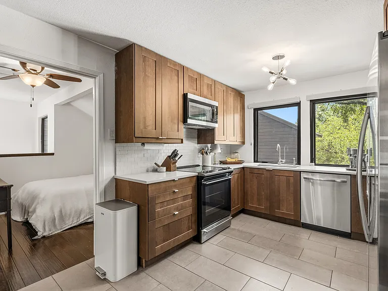 6124 Summer Creek Cir — Photo 40