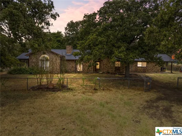 969 County Road 406, Lott, TX 76656