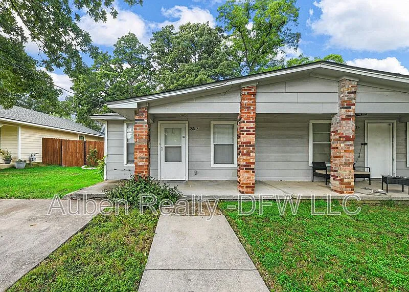2 bed, 1.0 bath, 1000 sqft, $1,295 — Photo 1