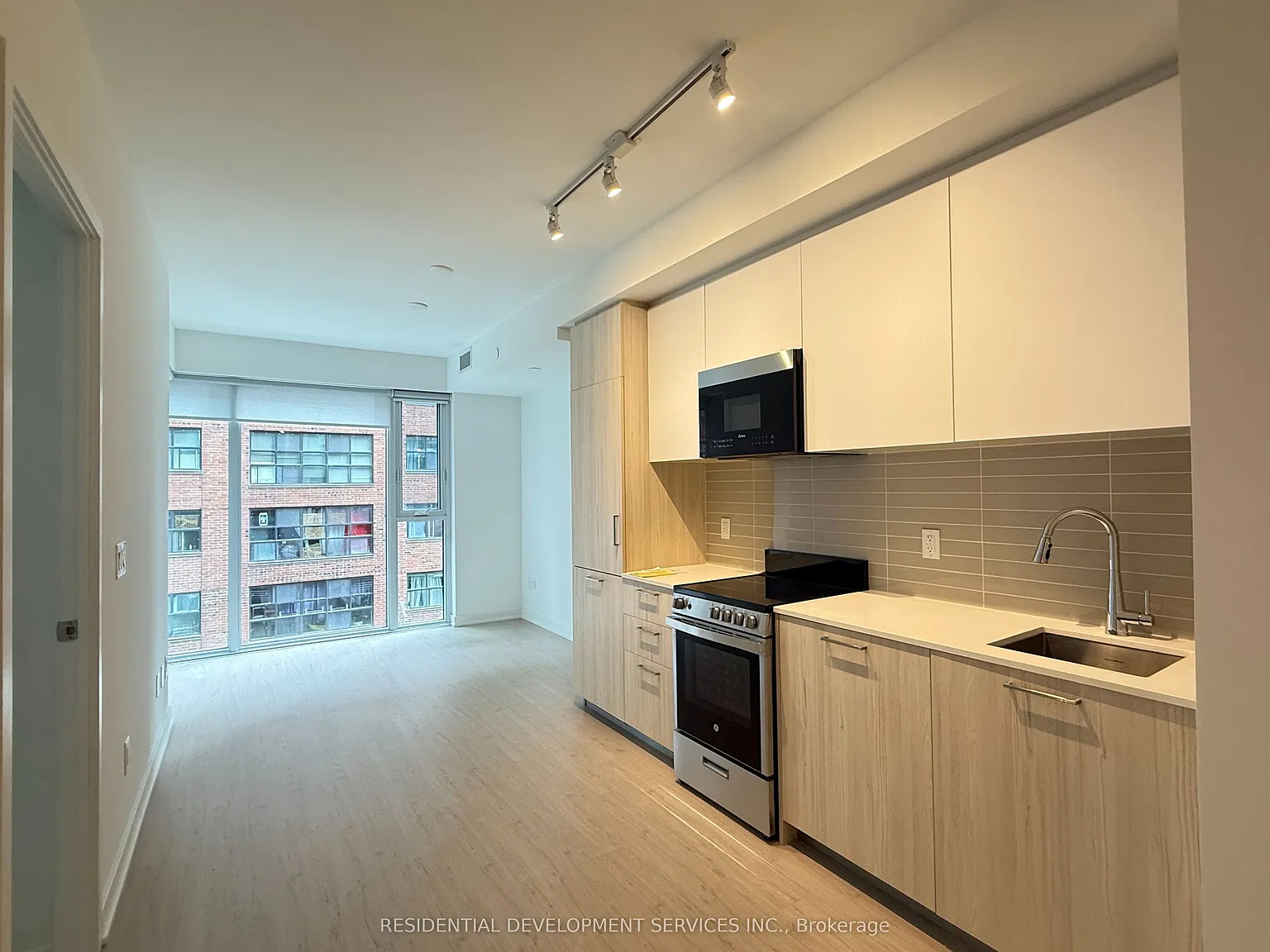 Ivy Condos — Photo 3