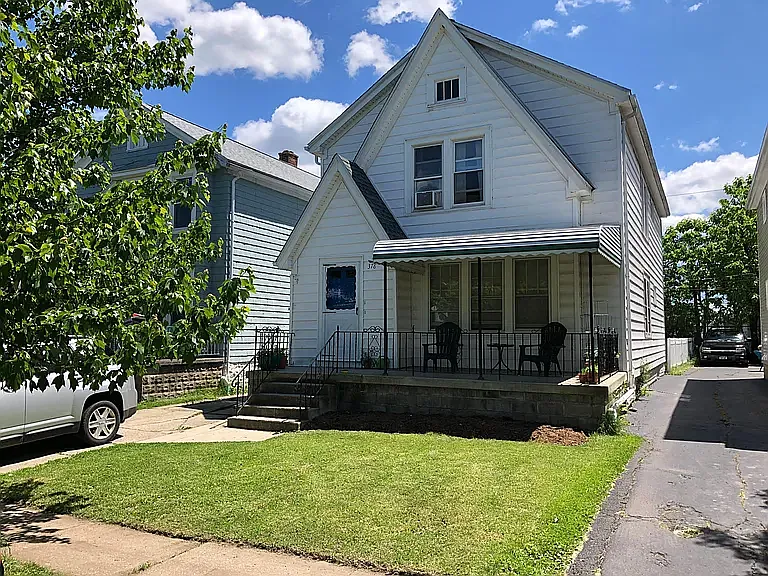 378 Victoria Blvd — Photo 1