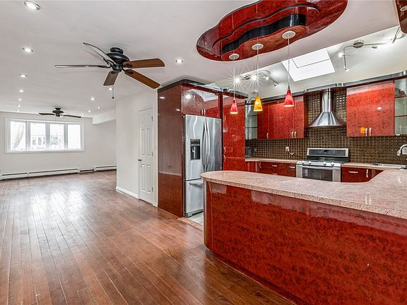 4th image of 71-12 165th St