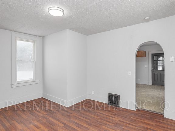 5th image of 1316 9th St NE