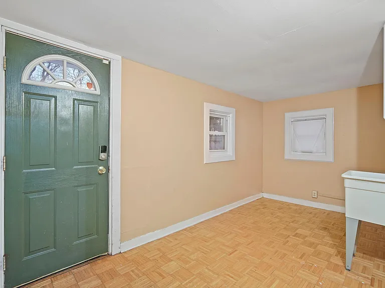 227 Regent St — Photo 12
