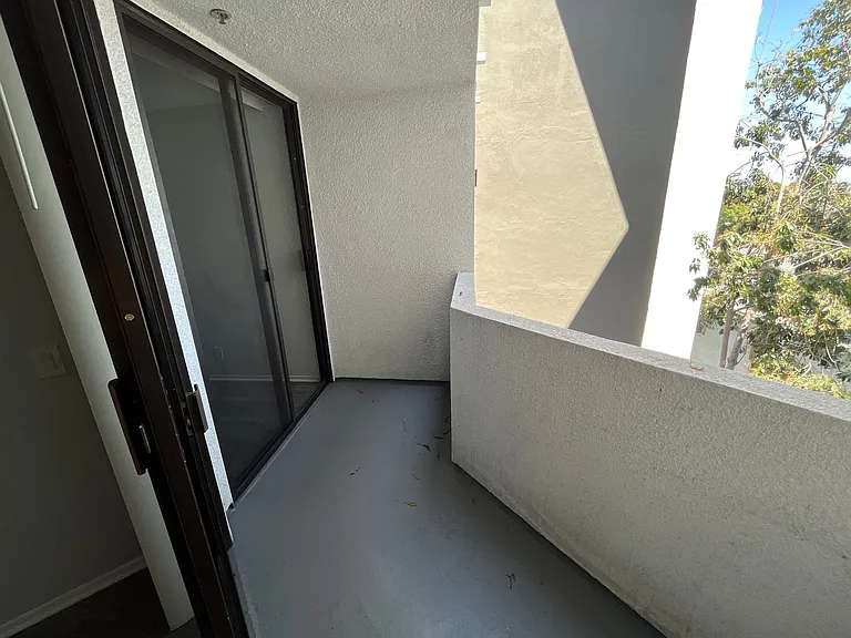1223 Federal Ave — Photo 85