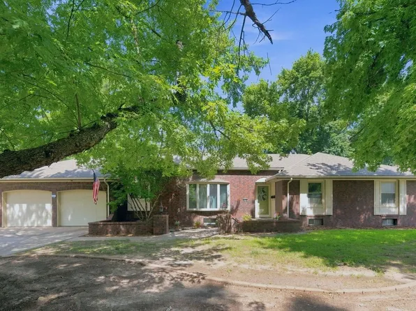 1135 N Patrick Henry St, Derby, KS 67037