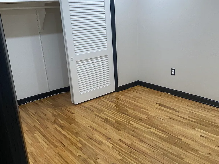 1122 N Powers Dr — Photo 12