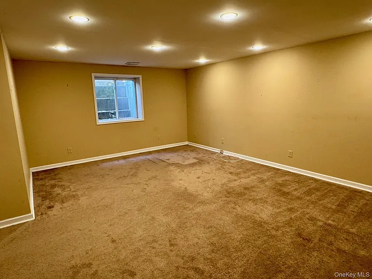 8 Green Ct — Photo 37