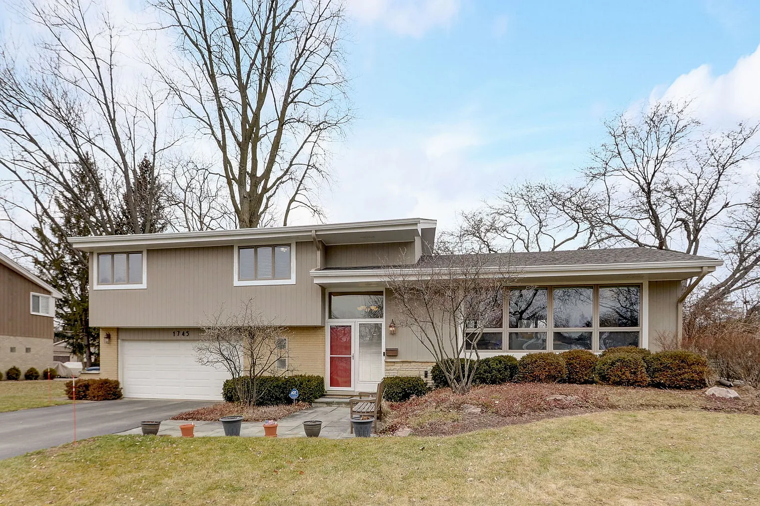 1745 Heather Ln photo 1