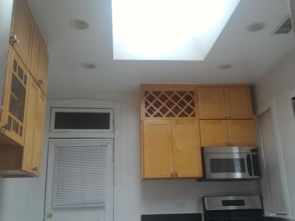 2nd image of 1010 Pleasant St APT 3B